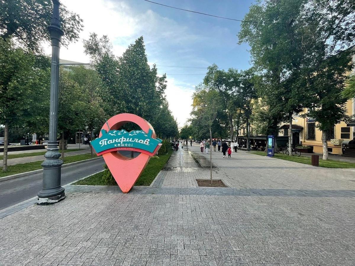 Nadezhda Apartment on Nauryzbay Batyra 37/1 Almatı Dış mekan fotoğraf
